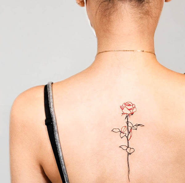 54 lindas tatuagens de coluna para mulheres