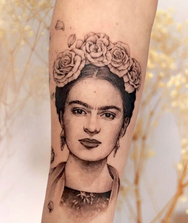 38 Empoderando tatuagens de Frida Kahlo com significado